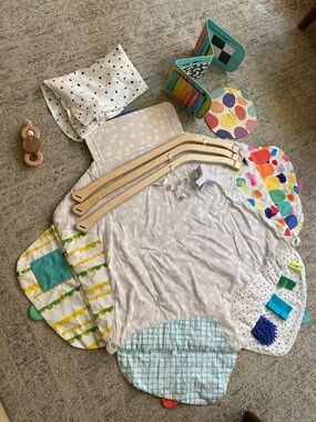 LOVEVERY Lot bundle toys playmat